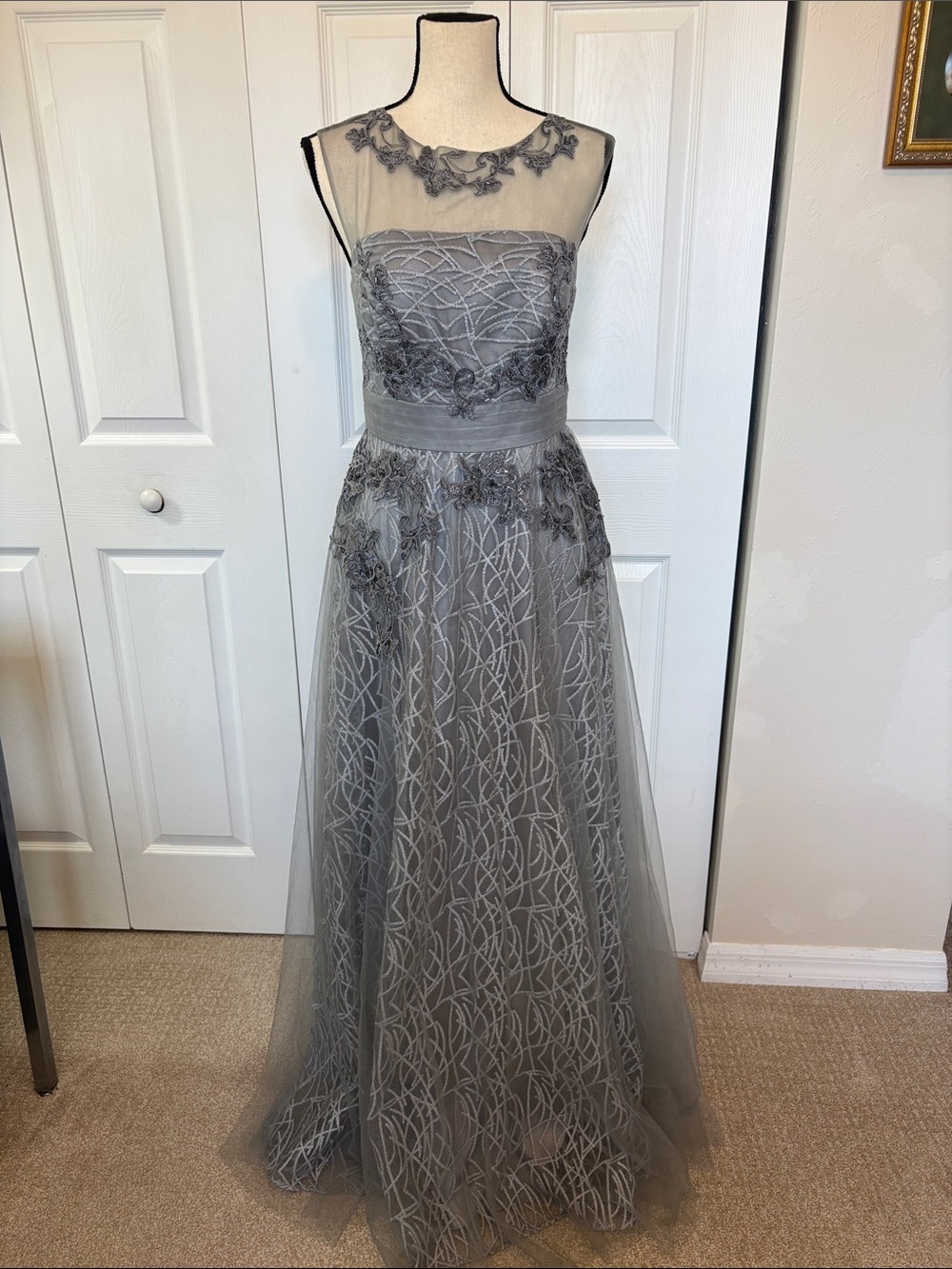 NWT Decode 1.8 Silver Embroidered Tulle Evening Gown –Size 8.